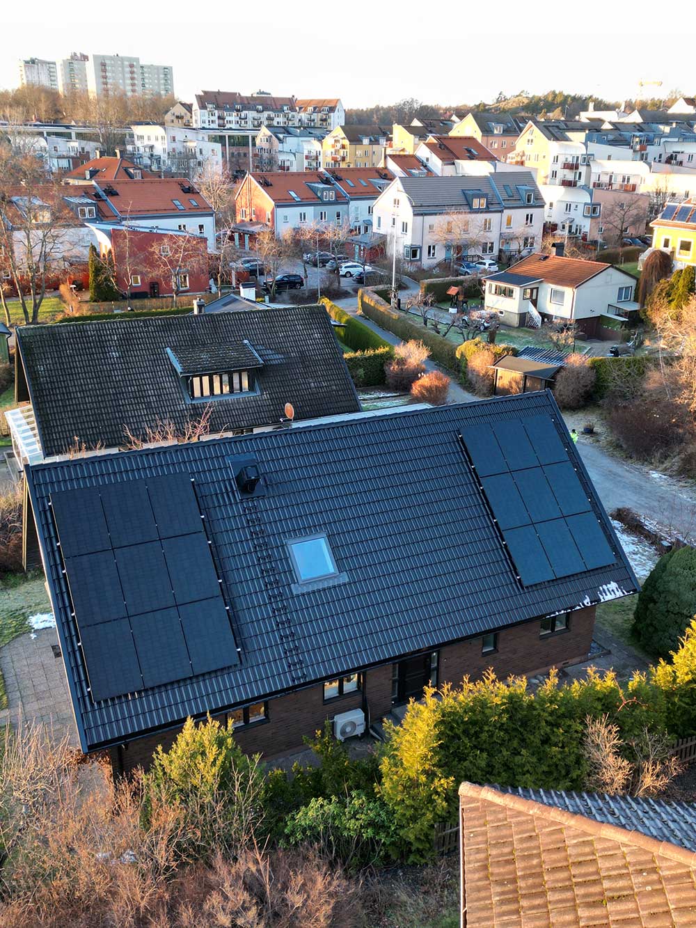 Takrenovering med lertegel och takshingel